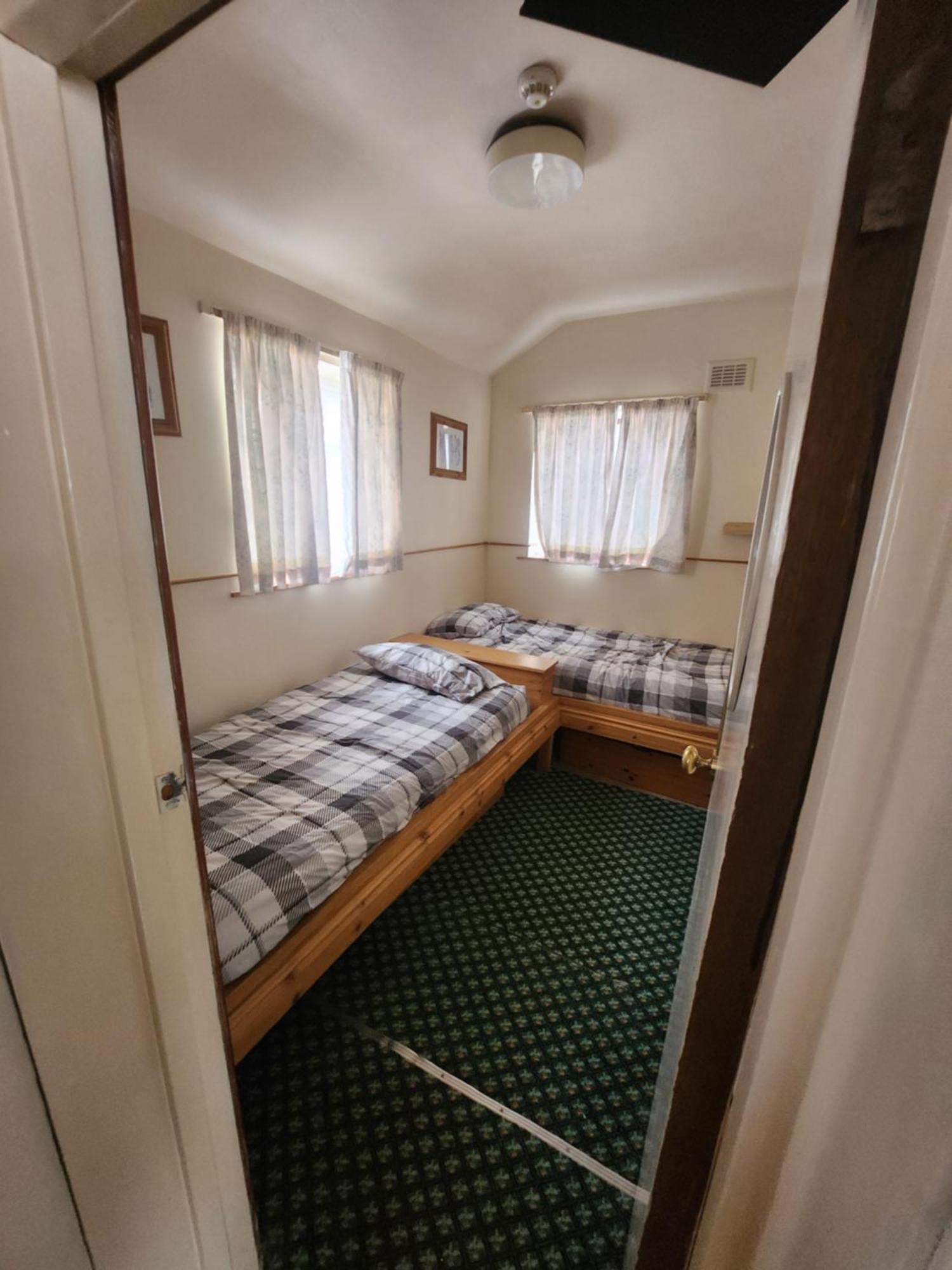 ביסטון Queens Guest House מראה חיצוני תמונה
