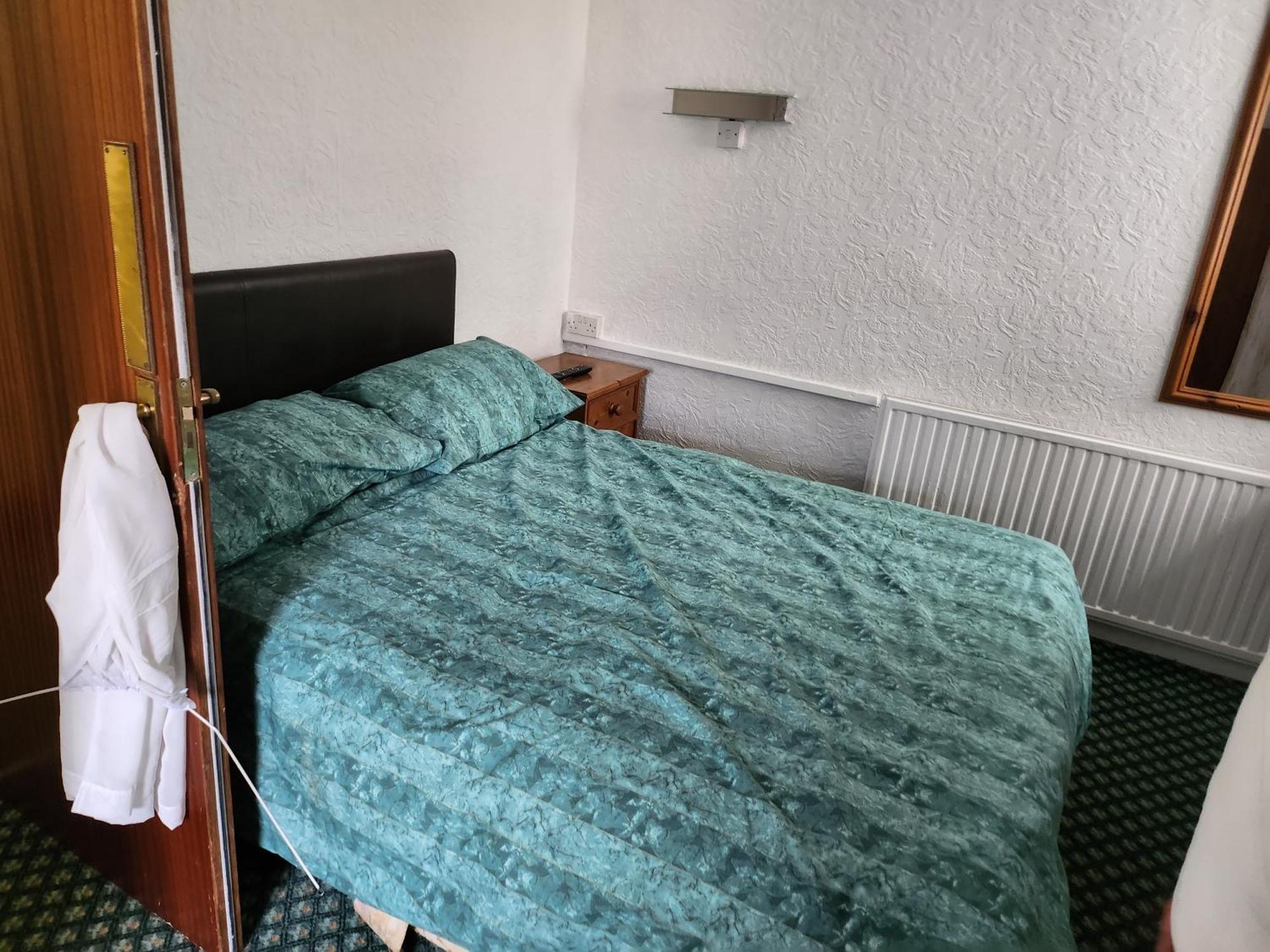 ביסטון Queens Guest House מראה חיצוני תמונה