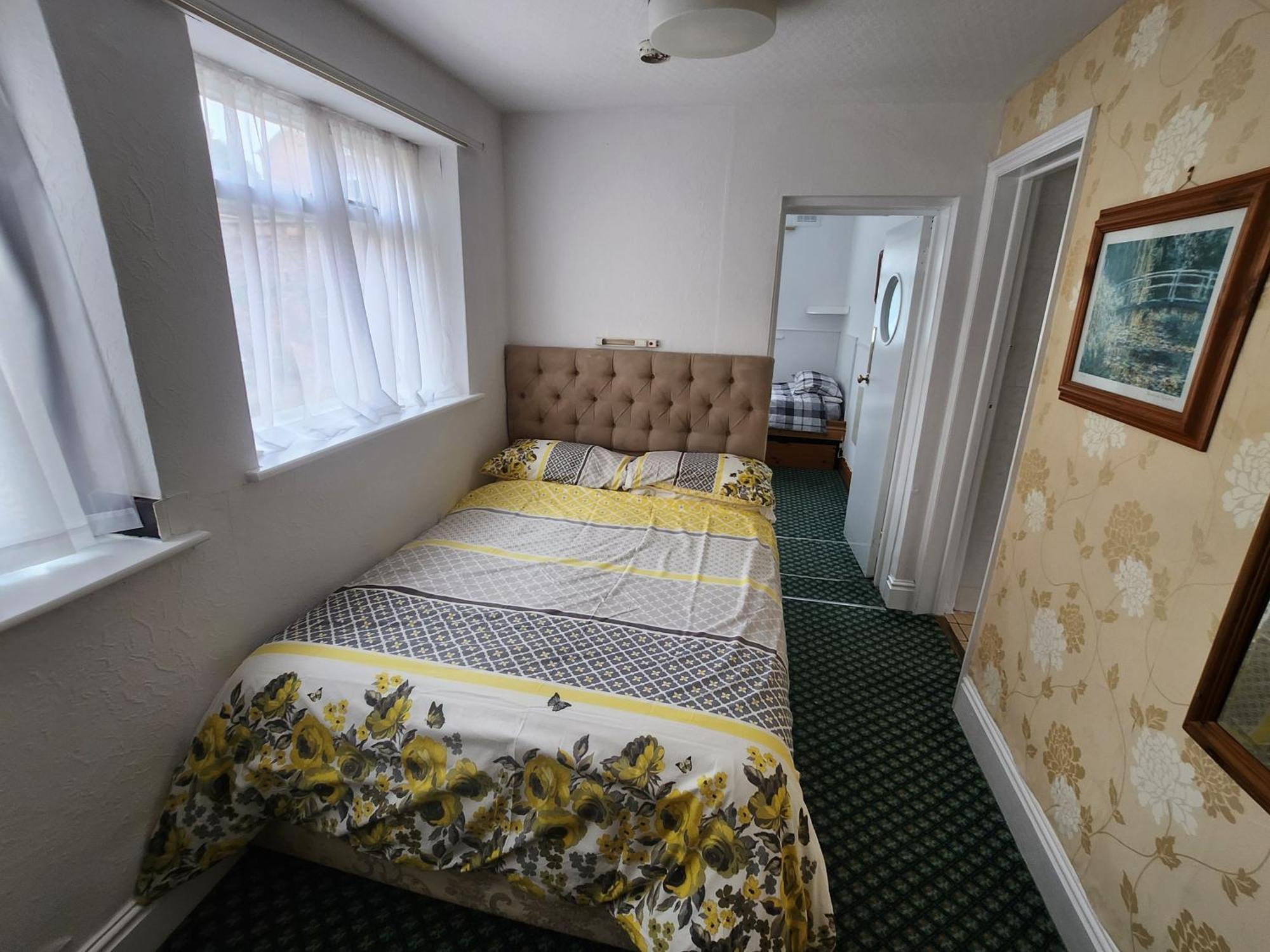 ביסטון Queens Guest House מראה חיצוני תמונה